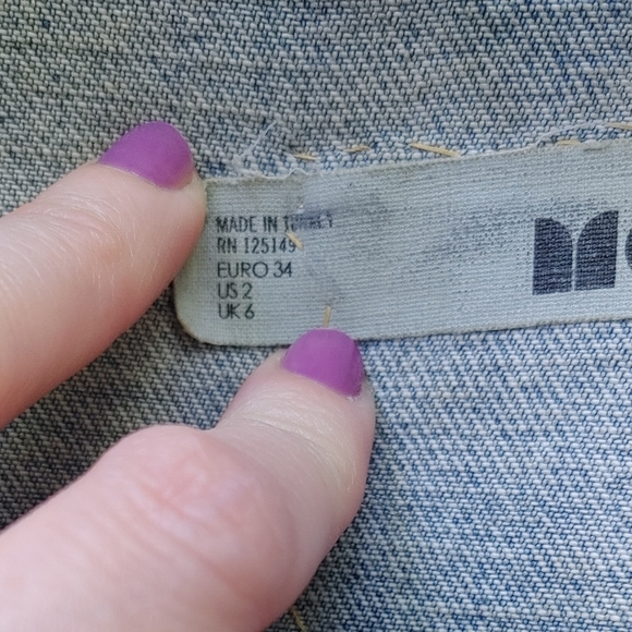 Sweet jean jacket with patch on back - Picture 9 of 14